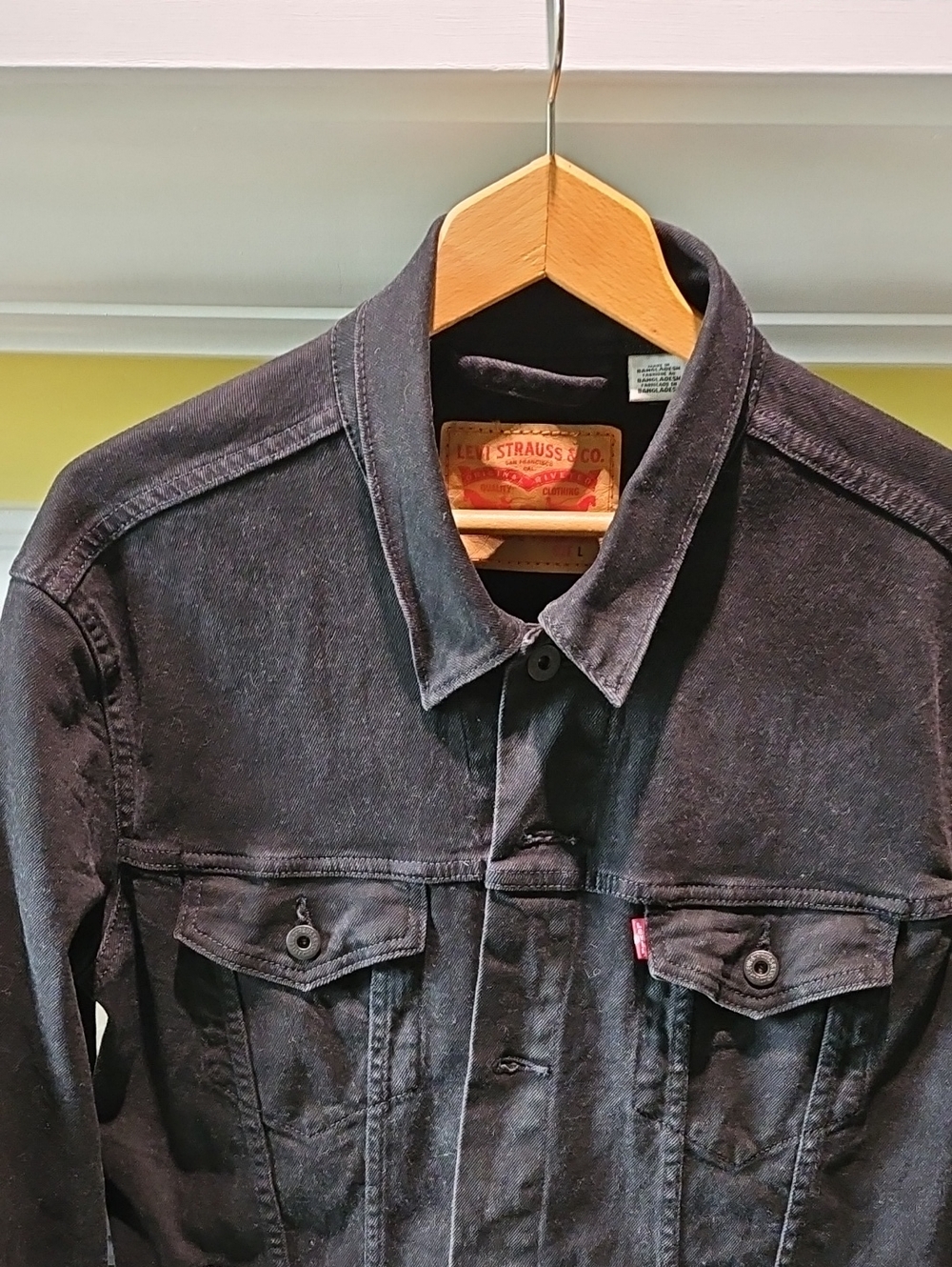 Levi"s All Black Trucker Jacket Men's Large - Picture 3 of 8